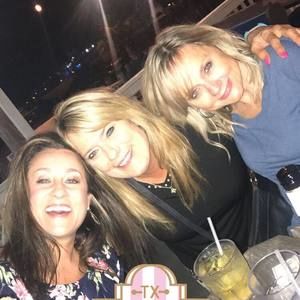 Meet your Posher, Leslie